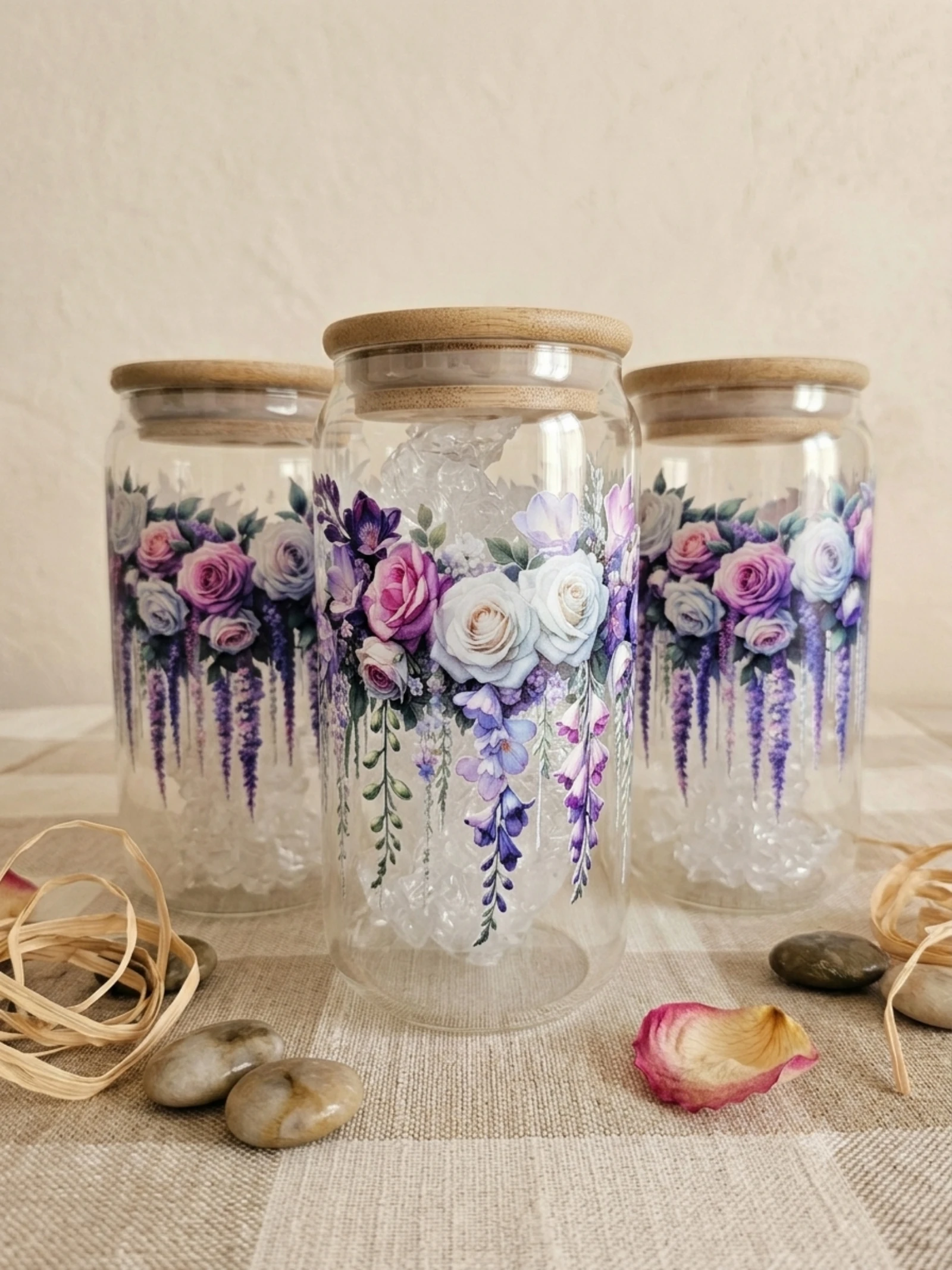 Verre canette avec paille en verre, couvercle en bambou et goupillon